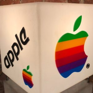 Enseigne publicitaire lumineuse Apple – Cube trois faces – Rare