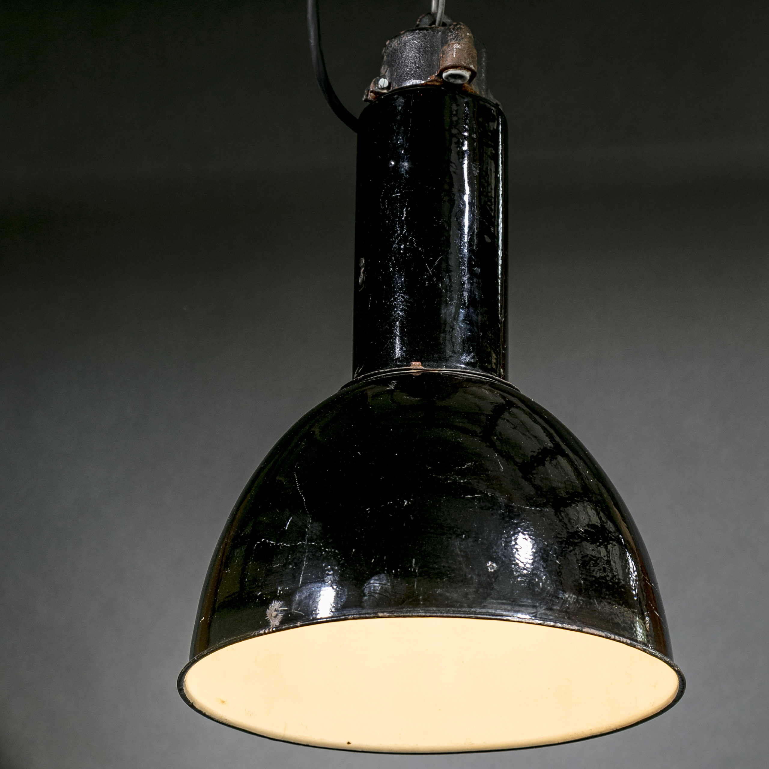 Lampe industrielle émaillée noire – Berlin – Image 3