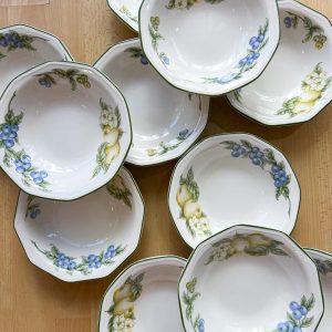 11 assiettes à dessert creuses Churchill